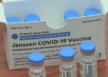 Estados Unidos alertam que vacina da Janssen aumenta risco de desenvolver doença rara