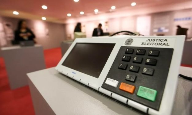 Em carta, 8 ex-procuradores-gerais negam fraude e defendem votação eletrônica Em carta, 8 ex-procuradores-gerais negam fraude e defendem votação eletrônica