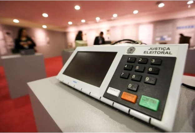 Em carta, 8 ex-procuradores-gerais negam fraude e defendem votação eletrônica Em carta, 8 ex-procuradores-gerais negam fraude e defendem votação eletrônica