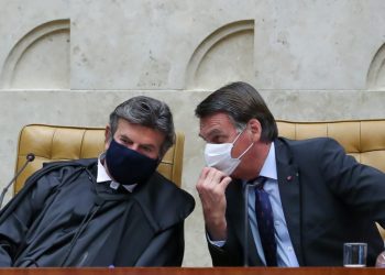 Fux pede a Bolsonaro respeitar limites da Constituição; ele diz que se compromete a moderar ataques