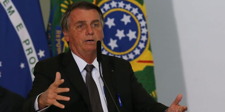 Bolsonaro diz que deve vetar dinheiro para o fundo eleitoral