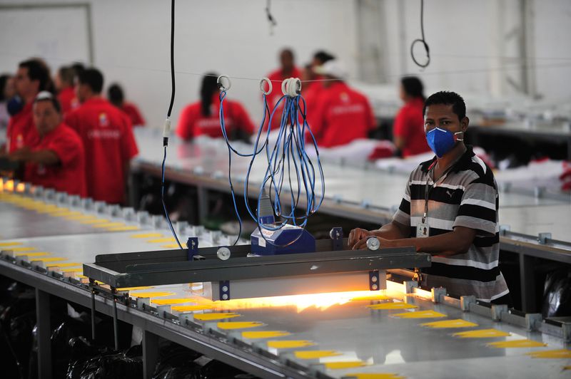 Confiança da indústria segue elevada pelo 3º mês consecutivo, diz CNI Confiança da indústria segue elevada pelo 3º mês consecutivo, diz CNI