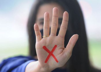Bolsonaro sanciona programa de combate à violência contra a mulher