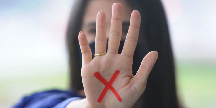 Bolsonaro sanciona programa de combate à violência contra a mulher