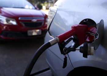 Operação autua 641 postos de combustível em 26 unidades federativas