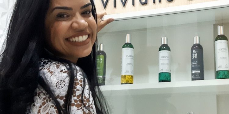 Tricologista Viviane Coutinho inova e lança centro educacional voltado para saúde capilar no Recreio Tricologista Viviane Coutinho inova e lança centro educacional voltado para saúde capilar no Recreio