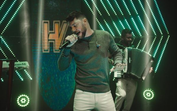 Helinho Ventura: conheça o famoso cantor que é sucesso no país