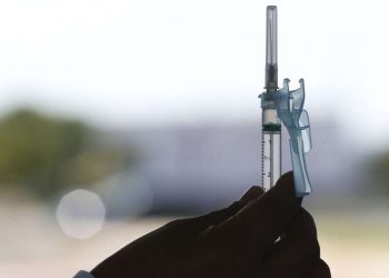 Chilenos vacinados com CoronaVac terão dose de reforço