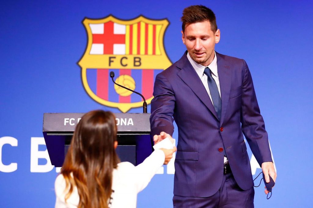 Torcedor do Barcelona aciona Justiça para impedir ida de Messi para o PSG Torcedor do Barcelona aciona Justiça para impedir ida de Messi para o PSG