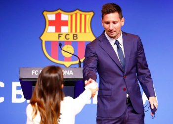 Torcedor do Barcelona aciona Justiça para impedir ida de Messi para o PSG