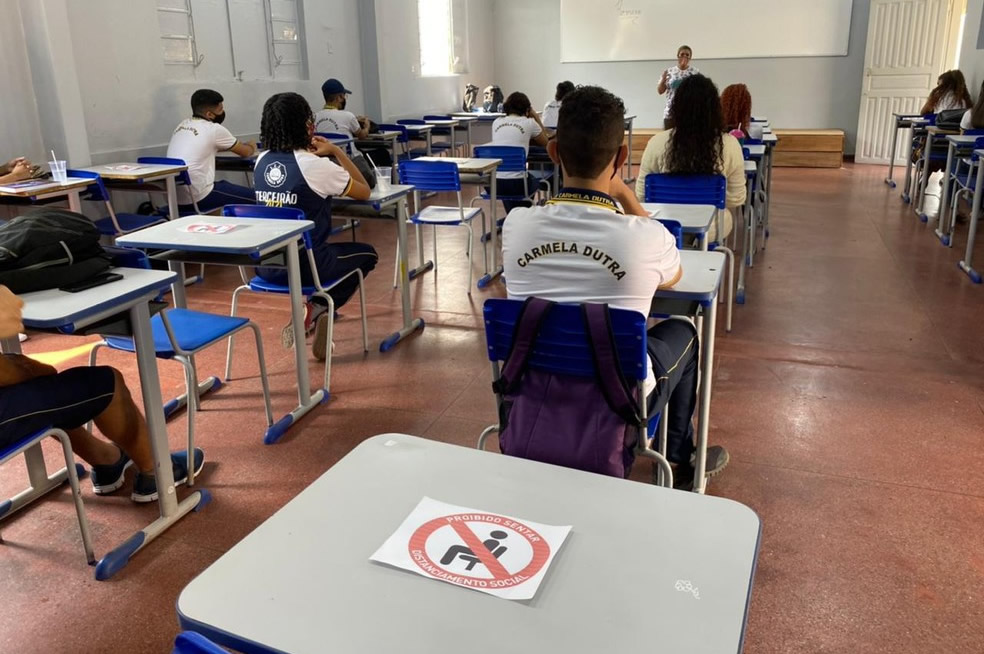 Milhares de alunos voltam às aulas presenciais em Rondônia Milhares de alunos voltam às aulas presenciais em Rondônia