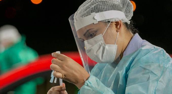 Brasil completa 7 meses de vacinação com taxa superior à dos EUA