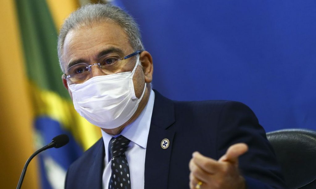Vacinação de reforço contra covid-19 deve começar por idosos, diz ministro Vacinação de reforço contra covid-19 deve começar por idosos, diz ministro