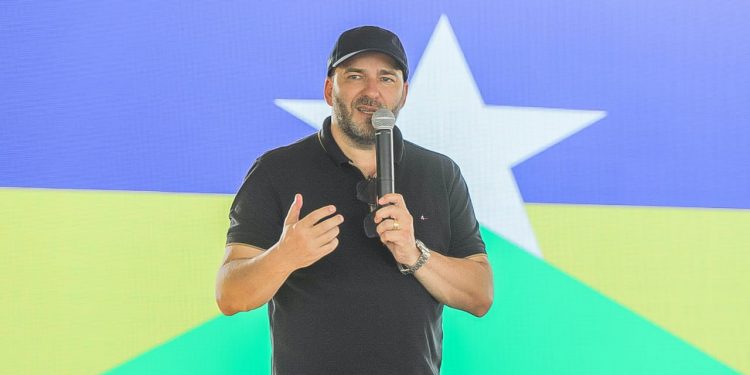 Alex Redano destaca aprovação da Assembleia a projeto que garante asfalto nos 52 municípios Alex Redano destaca aprovação da Assembleia a projeto que garante asfalto nos 52 municípios