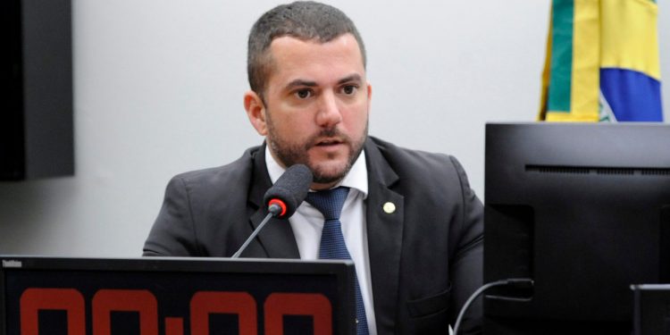Câmara federal aprova prisão mais rigorosa para quem matar policial Câmara federal aprova prisão mais rigorosa para quem matar policial
