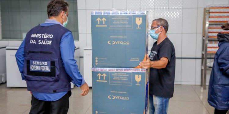Rondônia recebe mais uma remessa com 61.450 doses de vacinas contra a covid-19