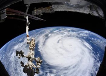 Tempestade com potencial catastrófico atinge os EUA com ventos de 240 km/h
