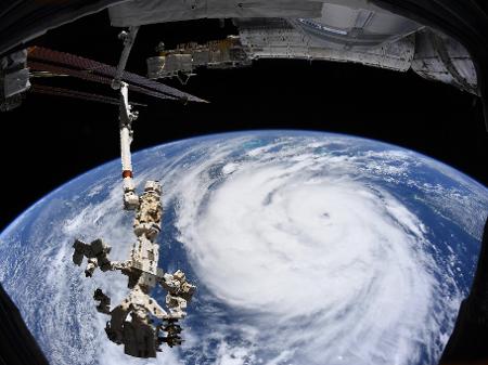 Tempestade com potencial catastrófico atinge os EUA com ventos de 240 km/h Tempestade com potencial catastrófico atinge os EUA com ventos de 240 km/h
