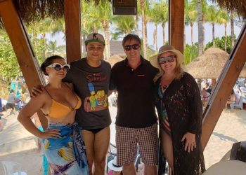 Rodrigo Teaser curte feriado prolongado no Hot Beach Resort, em Olímpia