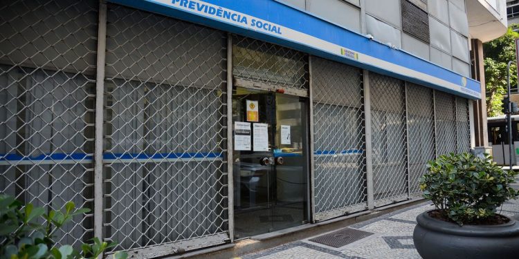 Agências do INSS passam a ter supervisão de atendimento presencial Agências do INSS passam a ter supervisão de atendimento presencial