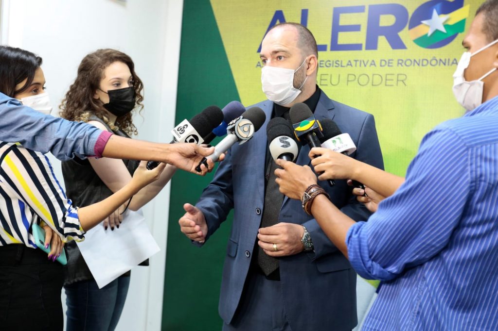 Presidente Alex Redano destaca os trabalhos em seis meses de gestão Presidente Alex Redano destaca os trabalhos em seis meses de gestão