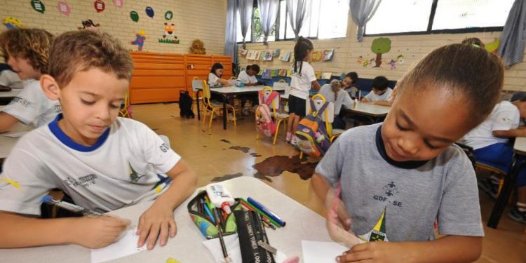 Pandemia da covid-19 causa impactos na alfabetização de crianças