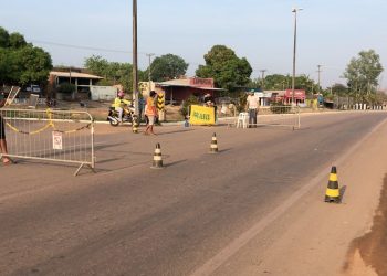 Caminhoneiros bloqueiam acesso a distribuidora e combustível pode faltar em Rondônia