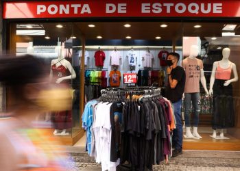 Comércio cresce 1,2% em julho e atinge patamar recorde, diz IBGE
