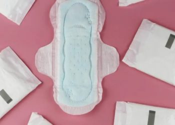 Médicos estudam possível elo entre vacinas da Covid-19 e mudanças na menstruação
