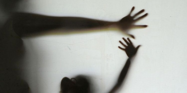 Mulheres que sofrem abuso sexual têm mais risco de danos cerebrais, diz estudo