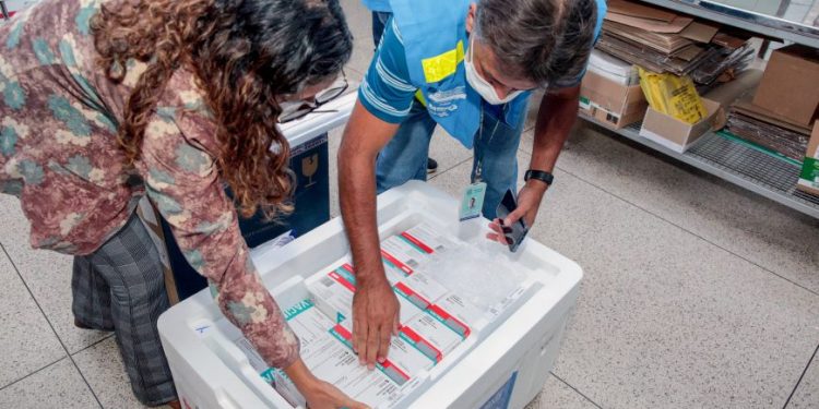 Rondônia recebe novo lote de vacinas contra a covid-19