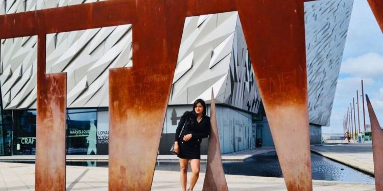 Cantora Flávia Stelly retorna carreira musical com single ‘Superei’
