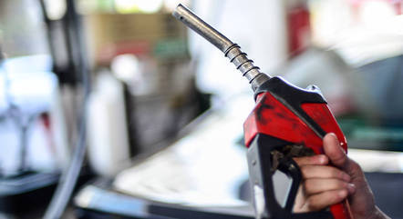Petrobras anuncia novo aumento do preço da gasolina e do gás de cozinha Petrobras anuncia novo aumento do preço da gasolina e do gás de cozinha