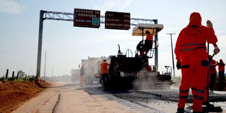DER executa obras de melhorias na Rodovia 257 entre Ariquemes e Machadinho DER executa obras de melhorias na Rodovia 257 entre Ariquemes e Machadinho