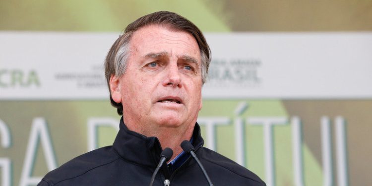 Bolsonaro chama Renan Calheiros de bandido e desdenha de relatório