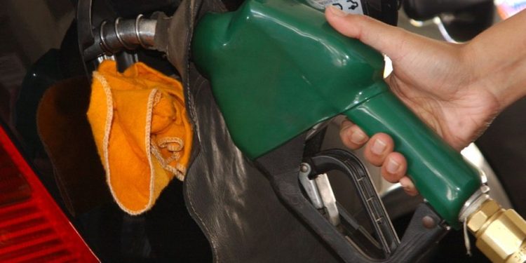 Comando Vermelho exige que postos de gasolina em Manaus reduzam preços