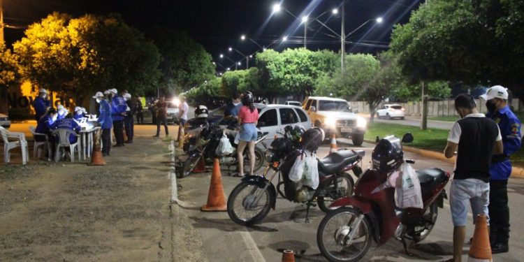 Detran e PM promovem fiscalização ostensiva de trânsito em Ariquemes