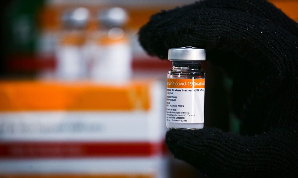 Mais de 14 milhões de brasileiros estão com segunda dose da vacina atrasada Mais de 14 milhões de brasileiros estão com segunda dose da vacina atrasada