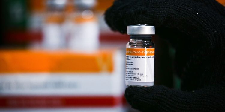 Mais de 14 milhões de brasileiros estão com segunda dose da vacina atrasada Mais de 14 milhões de brasileiros estão com segunda dose da vacina atrasada
