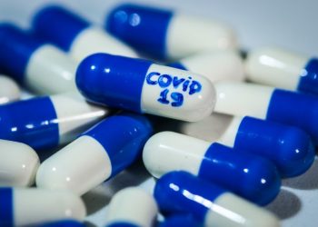 Pílula da Pfizer é 89% eficaz contra internações e mortes