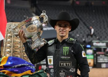 Brasileiro é bicampeão do maior rodeio em touros do mundo nos EUA