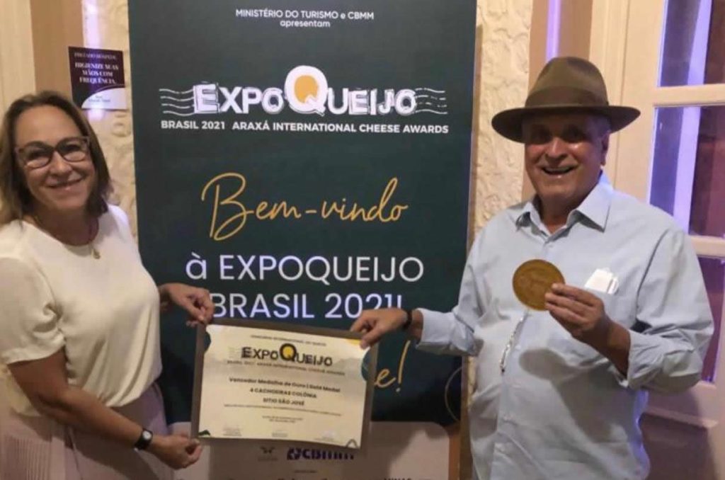 Alex Redano propõe Voto de Louvor para casal vencedor de concurso de queijo Alex Redano propõe Voto de Louvor para casal vencedor de concurso de queijo