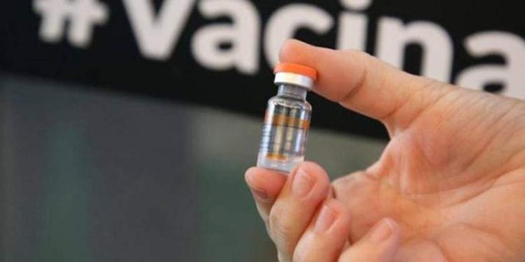 Aprovação da Coronavac para crianças e adolescentes emperra na Anvisa