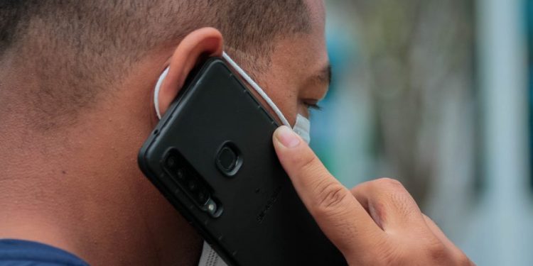 Clientes de telefonia que perderem emprego podem ter multa de fidelidade cancelada Clientes de telefonia que perderem emprego podem ter multa de fidelidade cancelada