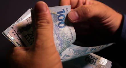 Governo admite inflação maior, e salário mínimo pode chegar a R$ 1.210 Governo admite inflação maior, e salário mínimo pode chegar a R$ 1.210