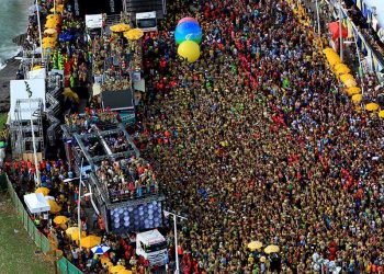 Bolsonaro diz que por ele não haveria Carnaval no ano que vem