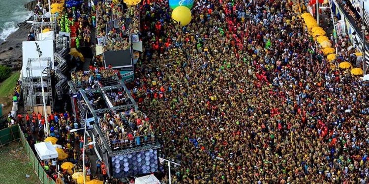 Bolsonaro diz que por ele não haveria Carnaval no ano que vem