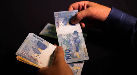 Patrões têm até hoje para pagar a primeira parcela do 13º salário Patrões têm até hoje para pagar a primeira parcela do 13º salário