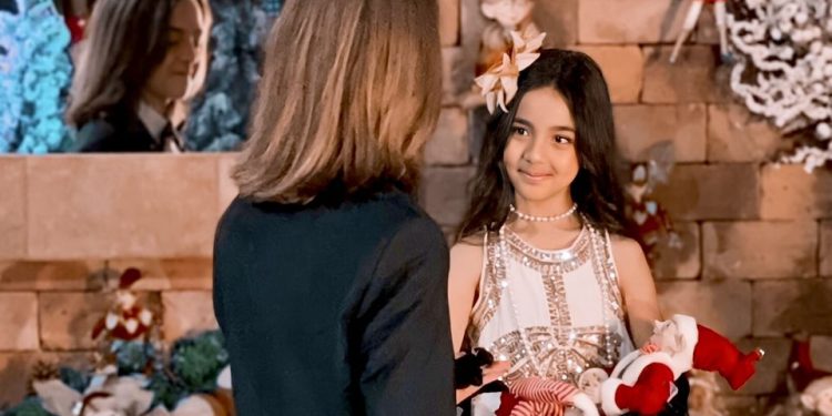 Jovens cantores Sofia Ghader e Henrique Bonadio lançam releitura da música ‘Jingle Bell Rock’