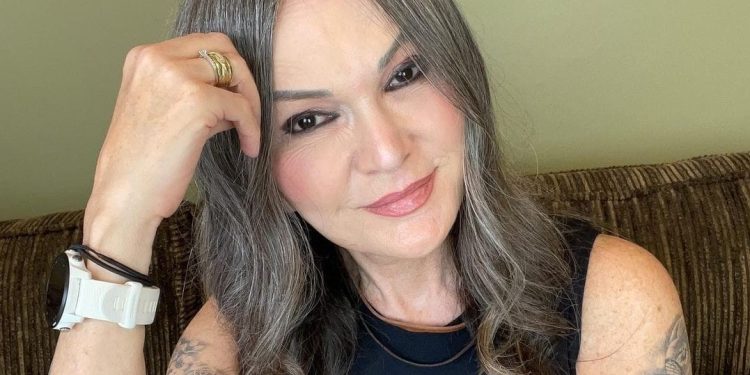 Por que deixar de pintar o cabelo, assumindo os grisalhos, é um ato libertário?